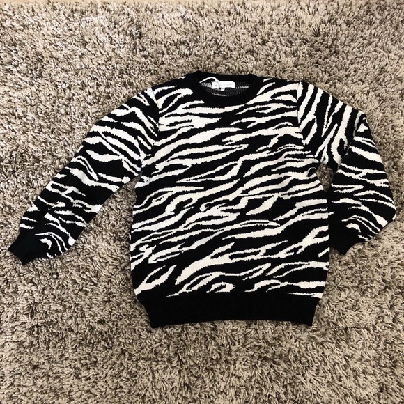 WHITE CLOSET ZEBRA PRINT SWEATER - Picture 3 of 7
